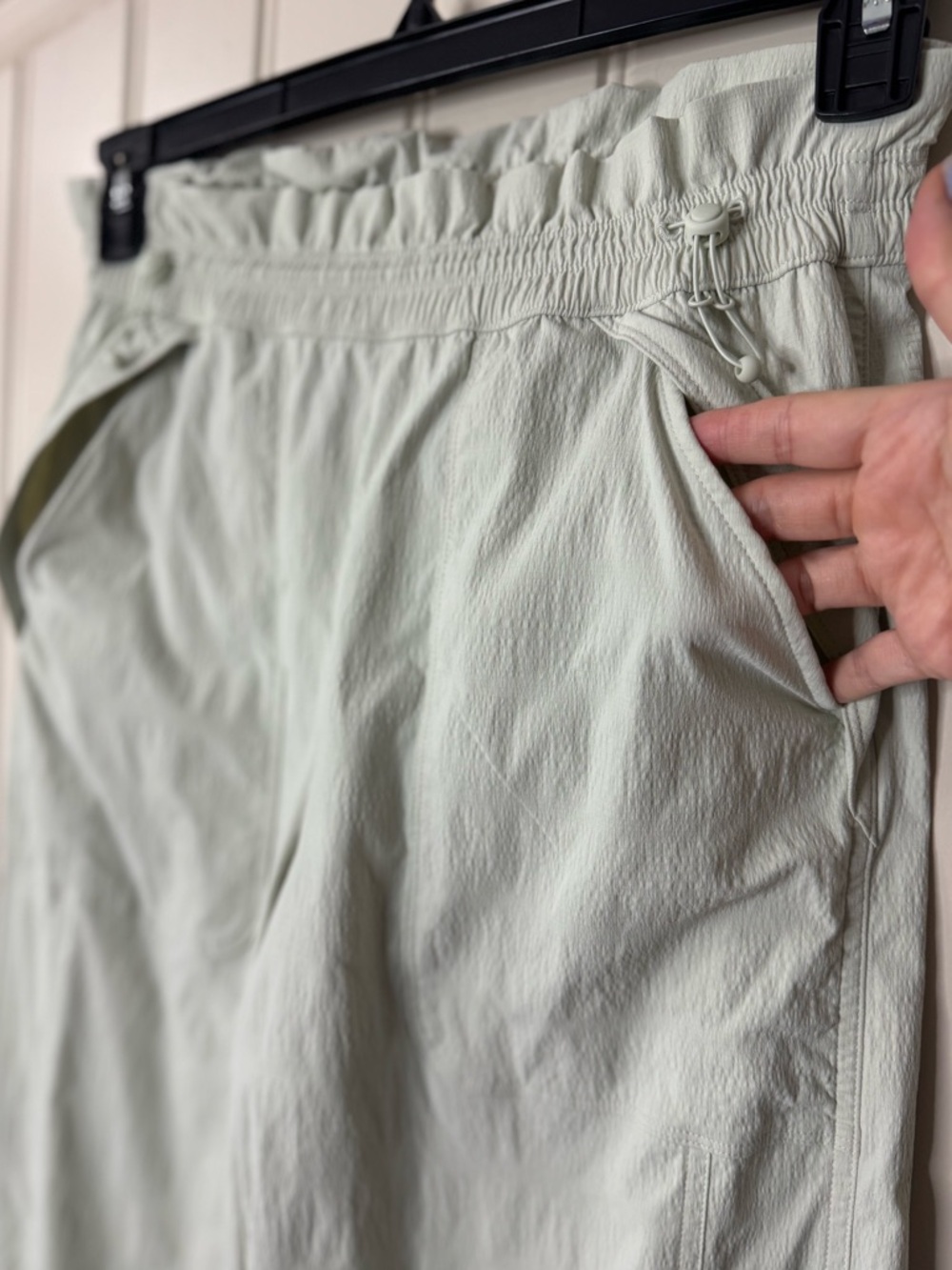 ATHLETA 💚 Trekkie High Rise Mint Green Parachute Pants (Women’s Size 4) - Picture 9 of 17